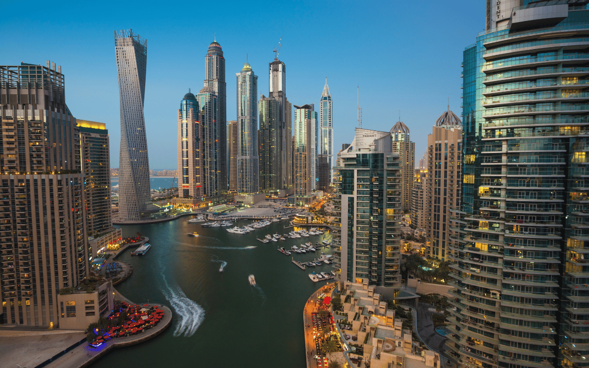 creuer a Dubai des de Terrassa amb desert i experiències culturals
